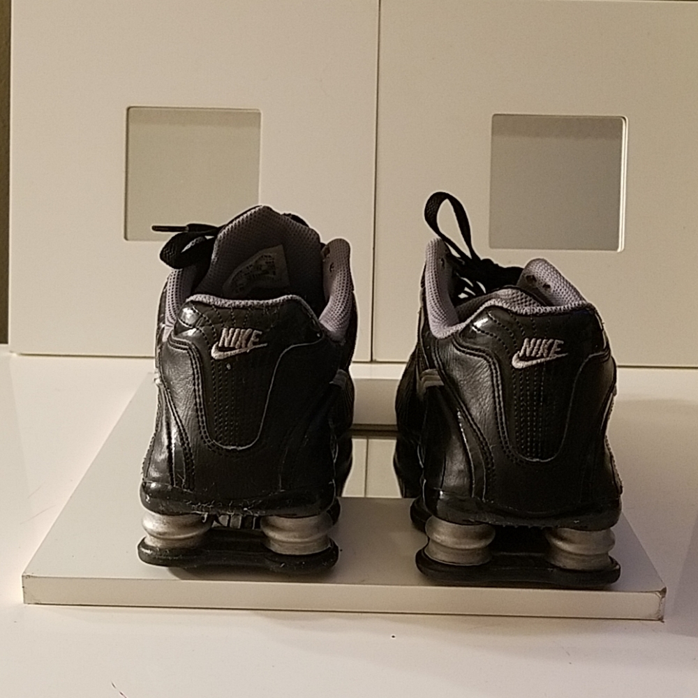 NIKE SHOX